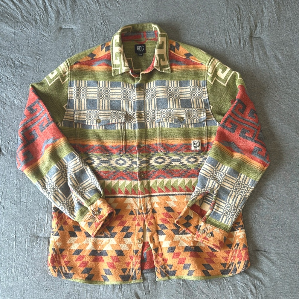 High-quality men’s tribal shirt. Heavy material. Urban outfitters. Runs big.